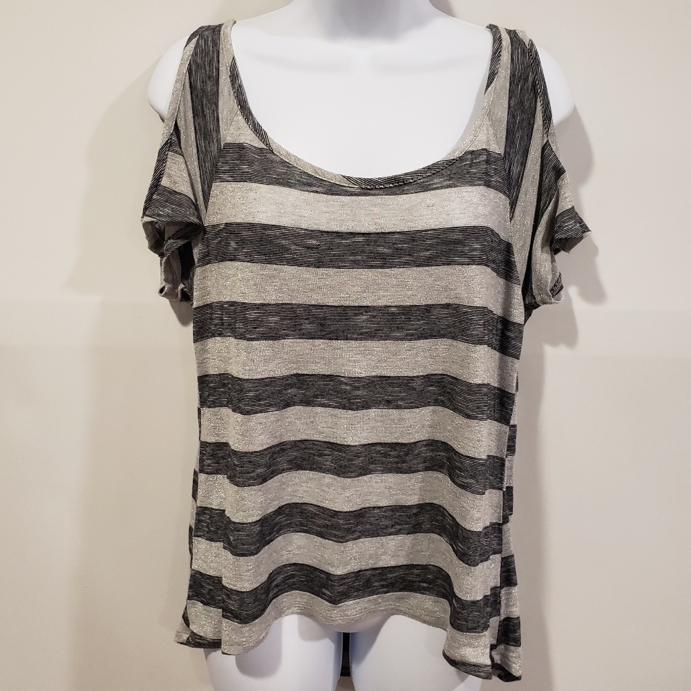 ✨️Eyeshadow MEDIUM cold shoulder top